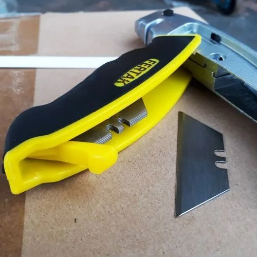 ESTILETE METAL TRAPEZOIDAL 18 MM - 5 LAMINAS FERTAK